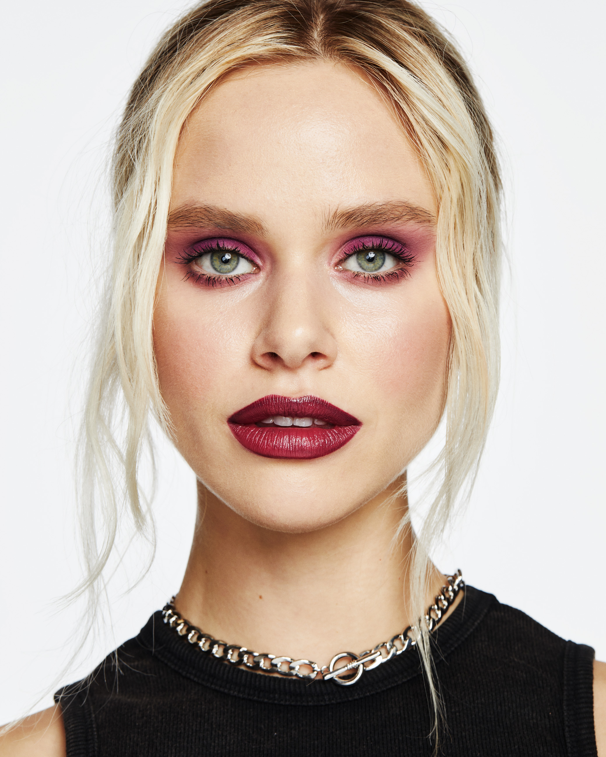 020_SBX_C6R2_HO21_Holiday_Kit_LashDuo_StylizedAfter_HolidayGlam_0108